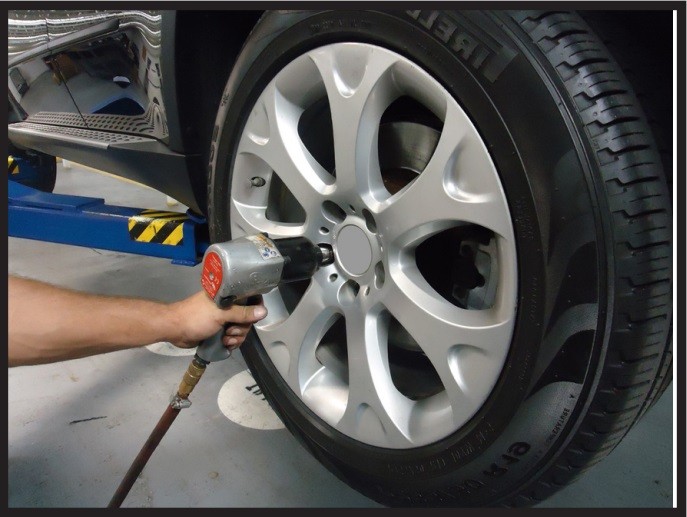 Schimbarea anvelopelor este un moment excelent pentru a verifica sistemul de suspensie pneumatică
